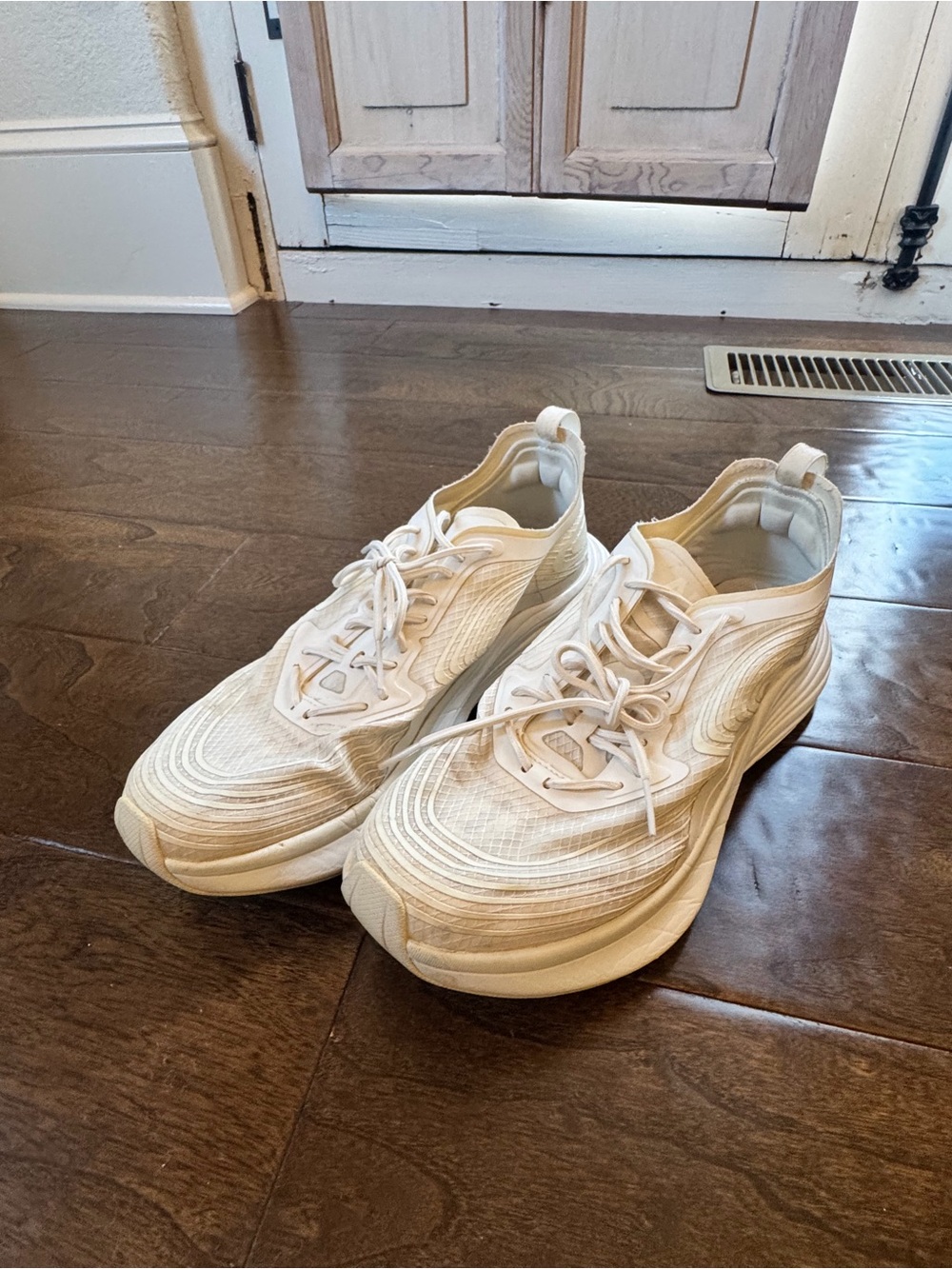 APL Streamline Lightweight Sneakers in Cream